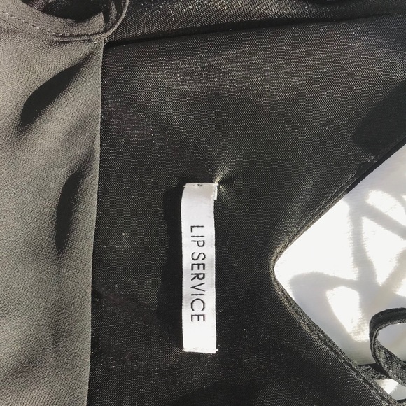 Black flowy cold shoulder tank - Picture 7 of 9